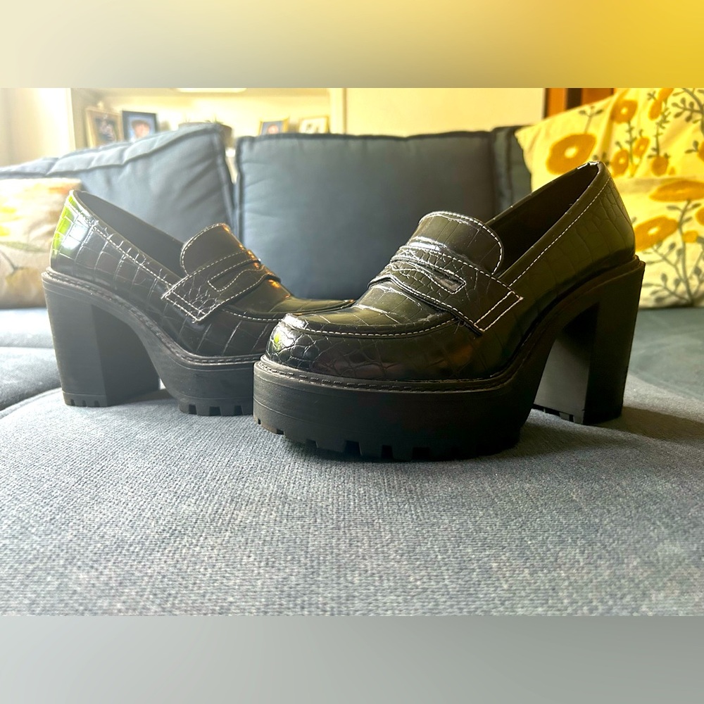 Torrid black loafer heels size 7